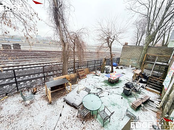 4th image of 28 Wadsworth St