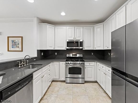 4th image of 461 Victoria Drive