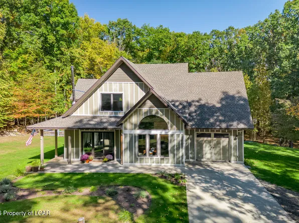 292 Vineyard Ln, Falls, PA 18615