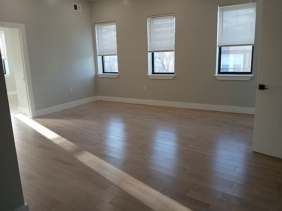 4th image of 179.5 Van Buren St #3