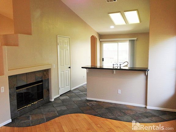 3rd image of 31599 Granville Dr