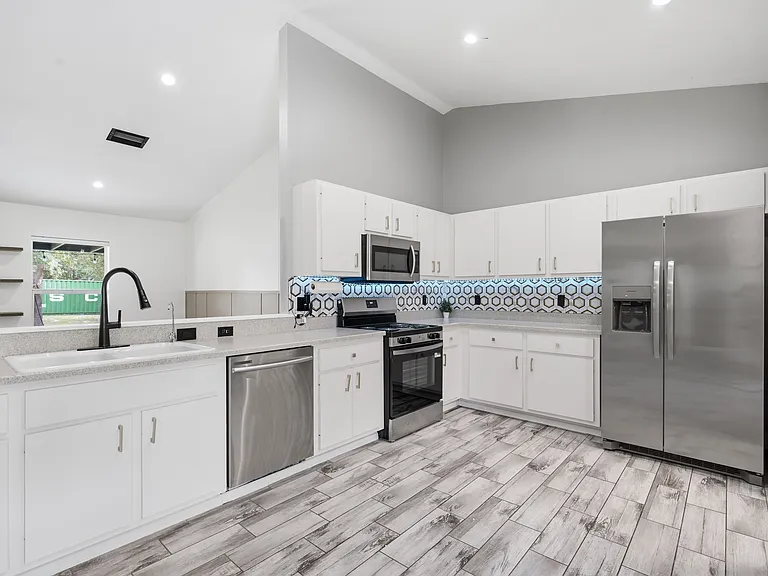 10924 SW 48th Ter — Photo 6