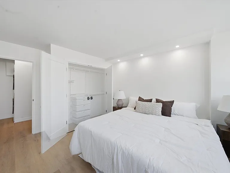 1560 N Sandburg Ter #1210J — Photo 19