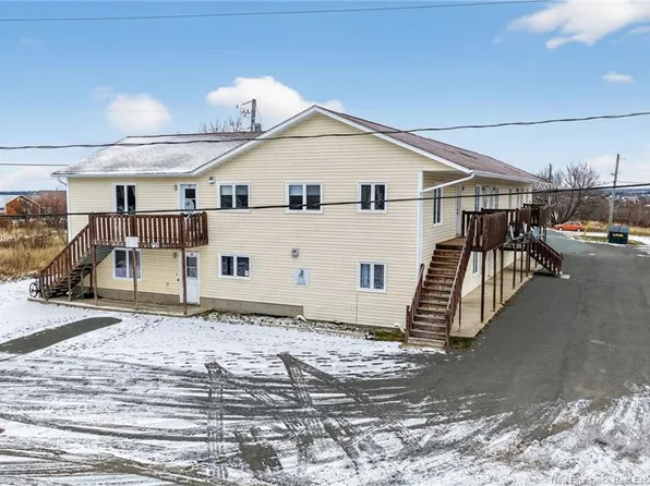 725 University Dr, Bathurst, NB E2A 0A9