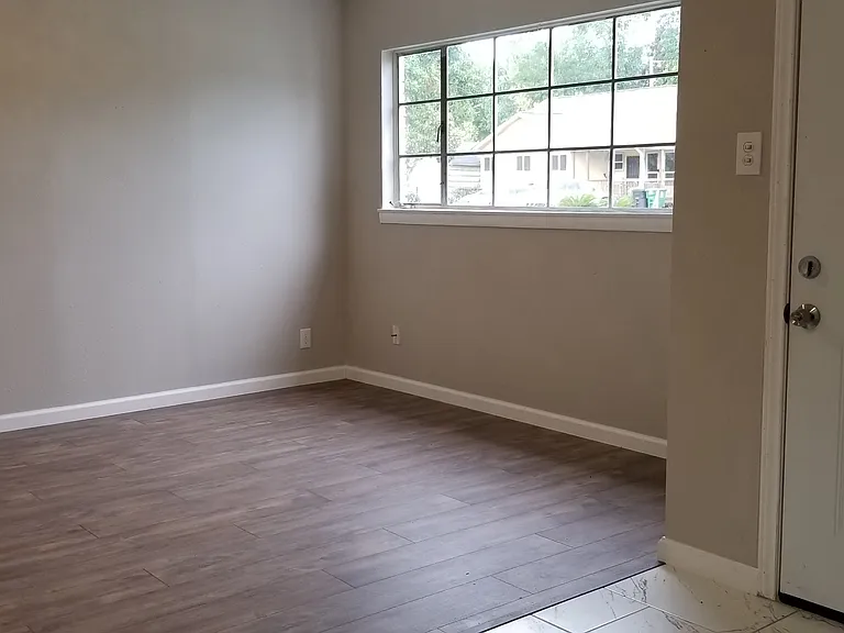 10509 Sierra Dr — Photo 1