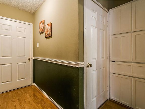 4th image of 948 Aspen Ct