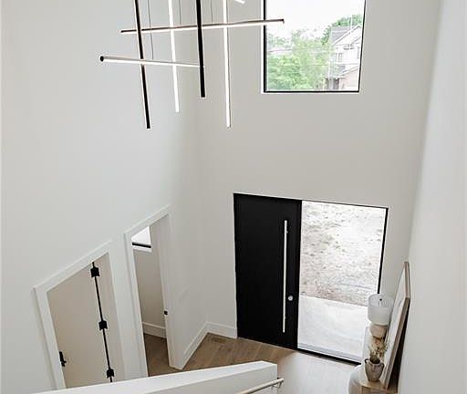 5th image of 504 Winona Rd