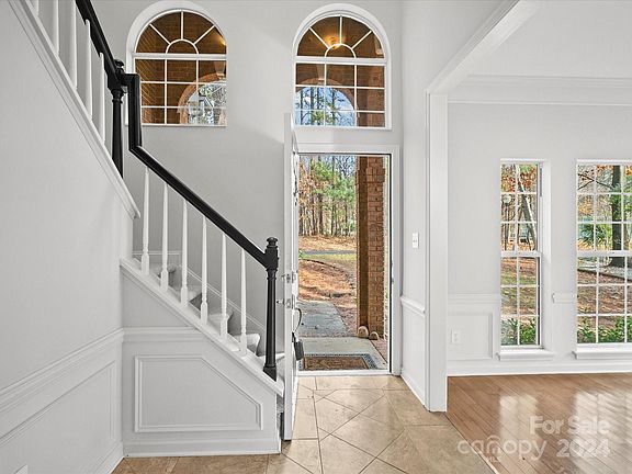 2nd image of 151 Paseo Dr
