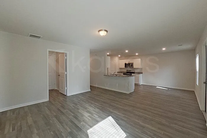 5 bed, 3.0 bath, 2217 sqft, $2,145 — Photo 3