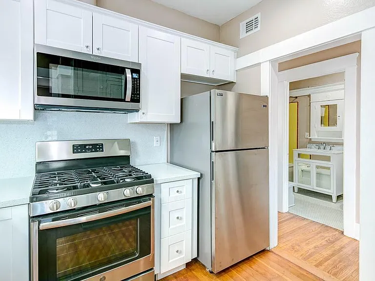 111 N Columbus Ave — Photo 6