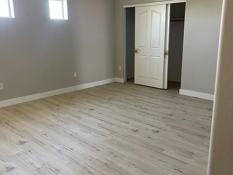 1121 E Jahns Dr — Photo 37