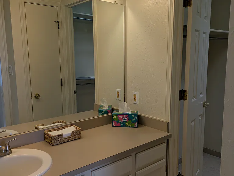 1908 Dartmouth Dr NE — Photo 2