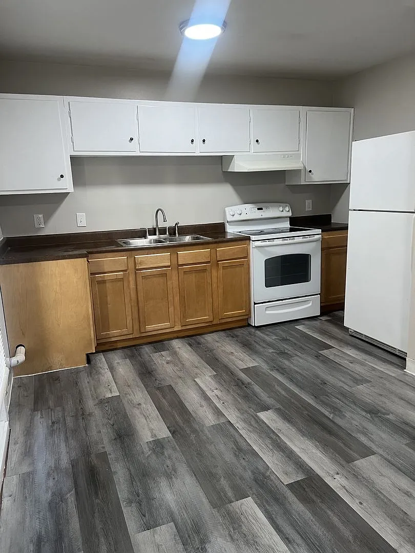 6108 Dickson Rd — Photo 1