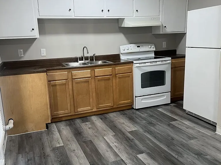 6108 Dickson Rd — Photo 1