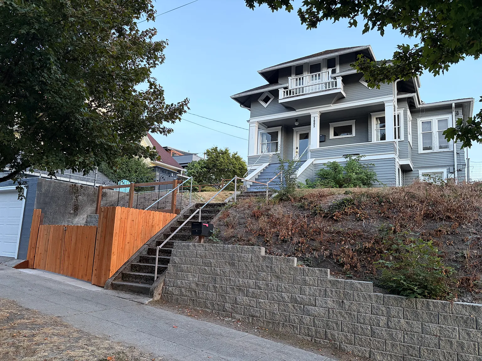 4 bed, 2.5 bath, 2650 sqft, $4,400 — Photo 1