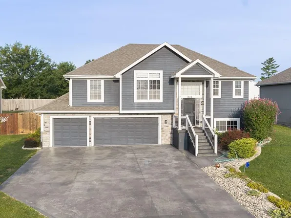 836 N Oak Ter, Tonganoxie, KS 66086