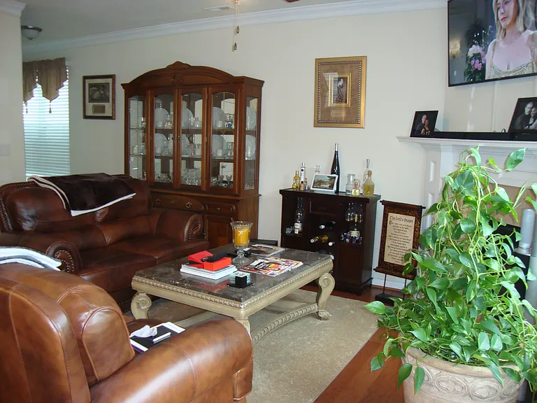 709 Valentine Ln — Photo 16