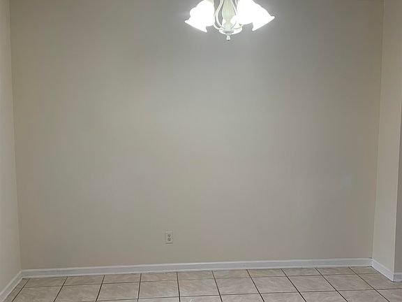 5th image of 211 Royal Palms Ave
