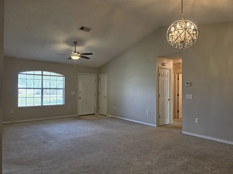 2501 Elkhart Dr — Photo 4