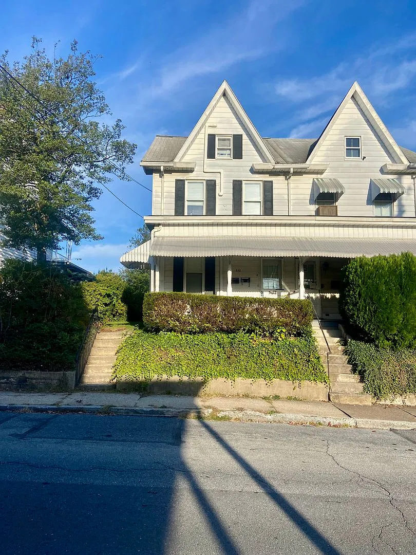 *Coming 12/15* This 1st floor 1-bedroom, 1-bathroom apartment in Harrisburg, PA offers practical ... — Photo 1