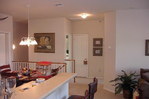 Bar (foreground) & Dining (background) area