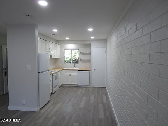 4th image of 1450 E Bethany Home Rd APT 34