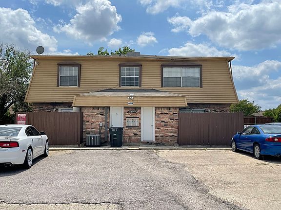 2nd image of 2304 Wales Cir APT A