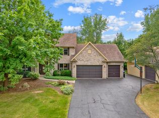 8N428 Sunny Hill Cir, Elgin, IL 60124