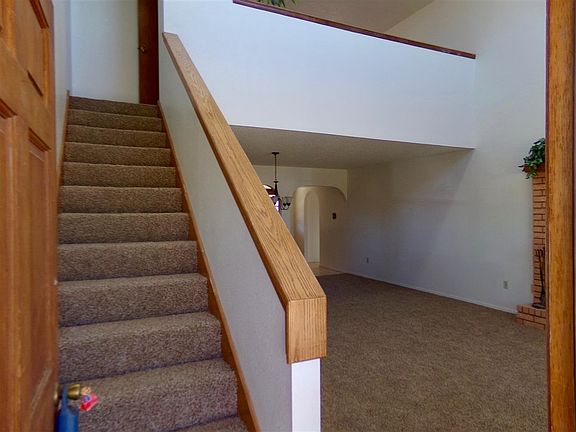 2nd image of 206 Cottonwood Dr