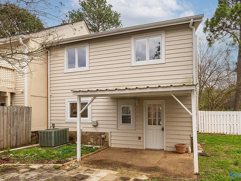 401 Hobbs Rd SE — Photo 8