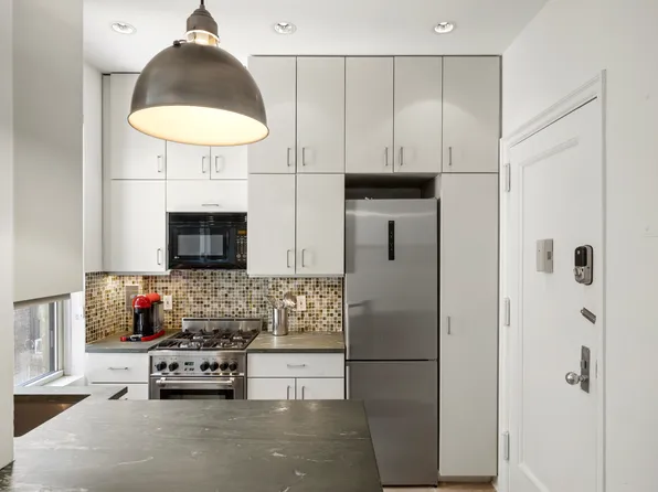 233 West 21st Street 5E image 2 of 4