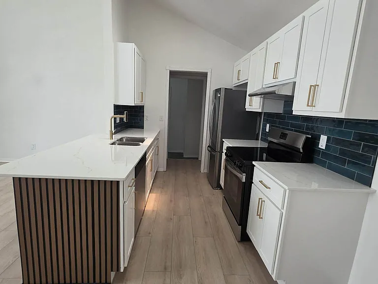 2307 N Lincoln Ave — Photo 12
