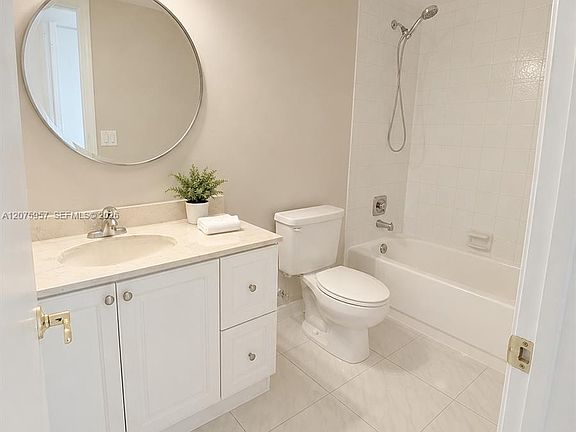 4th image of 3591 Inverrary Dr APT 104
