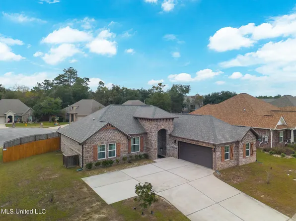 737 Malpass Landing Dr, Biloxi, MS 39532