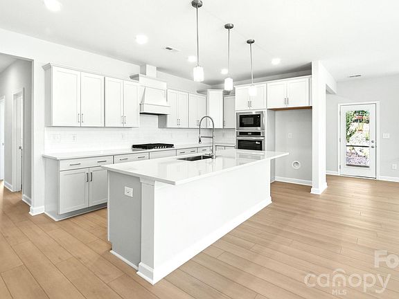 4th image of 170 Windgate Way