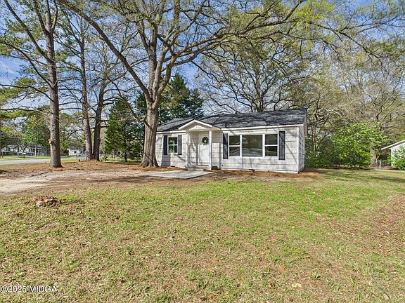 3rd image of 110 Parkway Dr