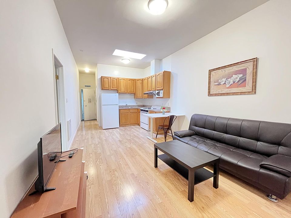 1st image of 680 Broadway St #3