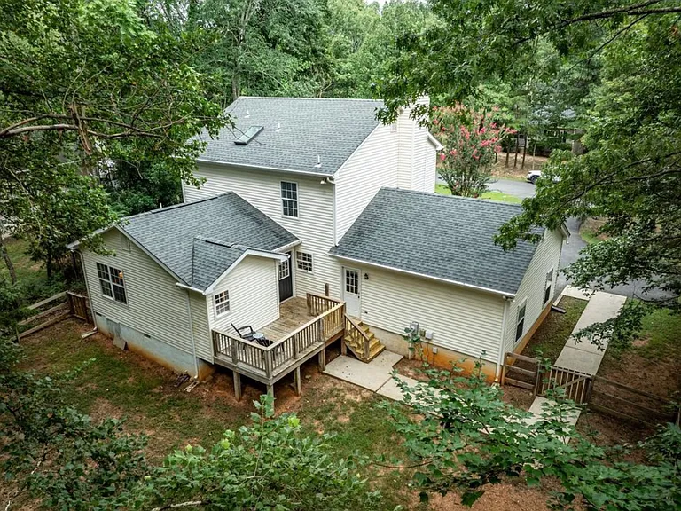 Smokewood Dr — Photo 8