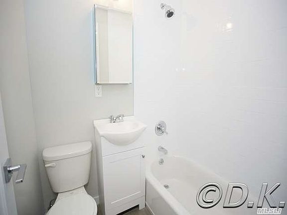 5th image of 215 E Broadway APT 3D