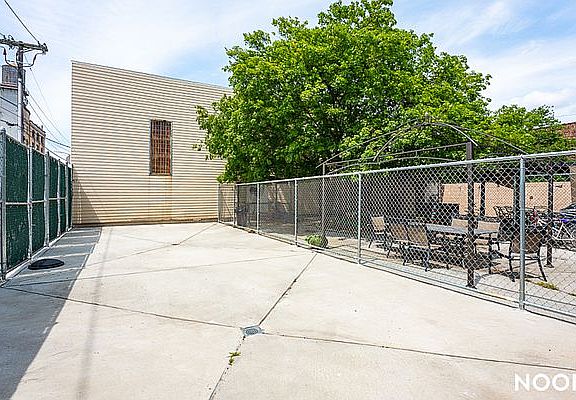 3rd image of 469 Vandervoort Ave #1