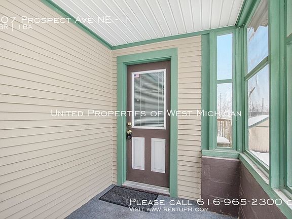 4th image of 907 Prospect Ave NE #1