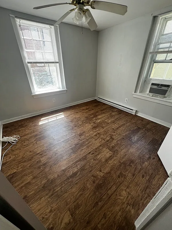 1 bed, 1.0 bath, $895 — Photo 2