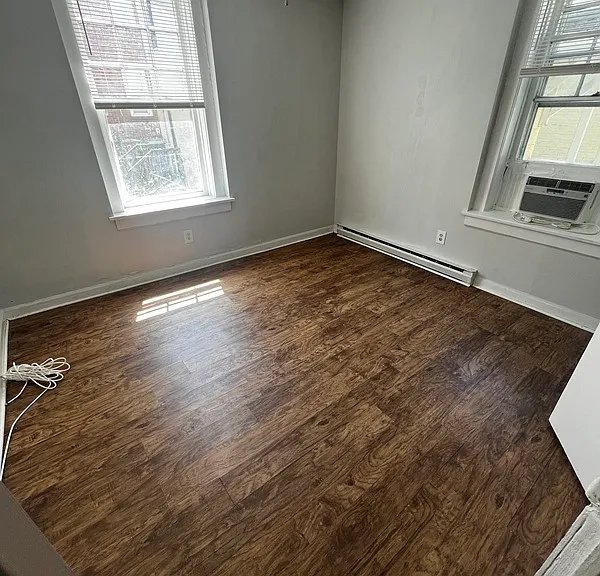 1022 Maplewood Ave — Photo 2
