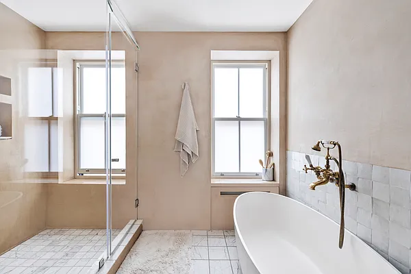 Sold by Compass | media 17