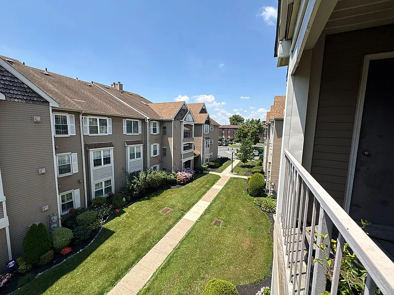72304 Delaire Landing Rd #304 — Photo 22