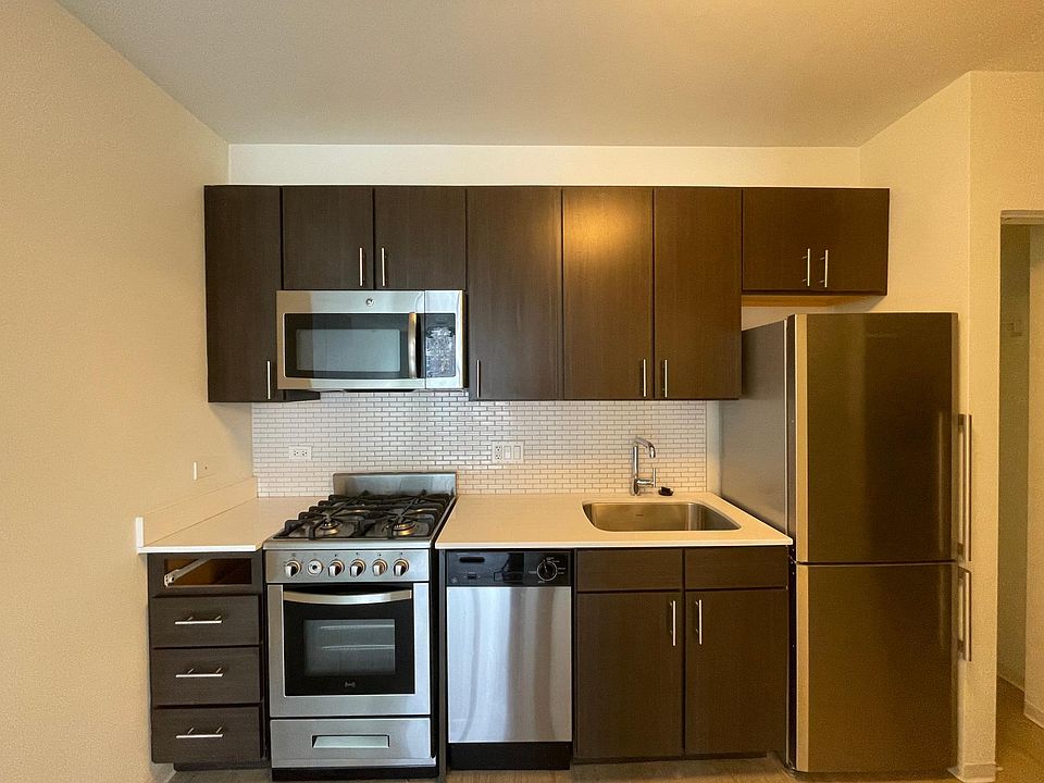 1st image of 156 W Superior St #10