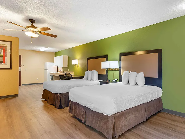 Deluxe Studio - 2 Full Beds