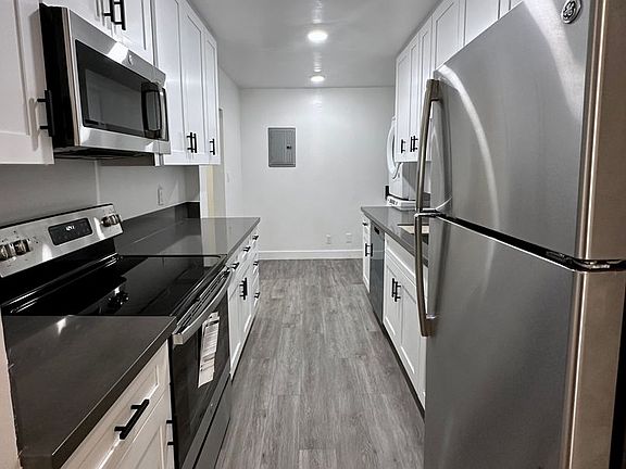 5th image of 117 N Hamilton Dr APT 205