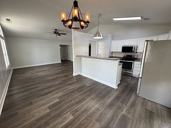 5th image of 416 Dutchmans Meadow Dr