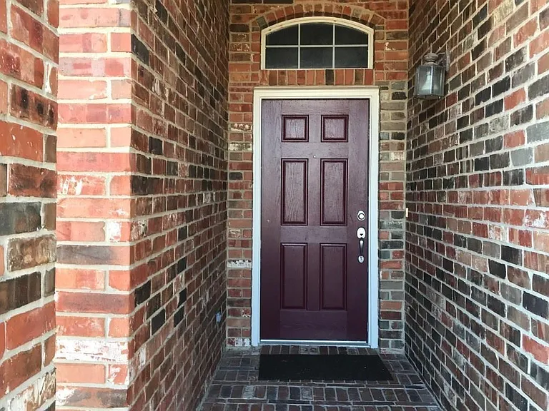 1152 Sunderland Ln — Photo 2